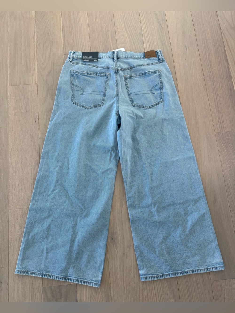 BRAND NEW WITH TAGS ON American Eagle Dreamy Drape Low Rise Wide Leg Jeans - Picture 3 of 5